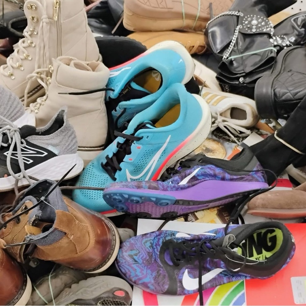 Shoe sample 2 pairs liquidation Amazon target Walmart return